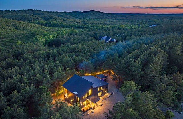 Hi-Luxe Romantic Cabin | Secluded, Hot Tub