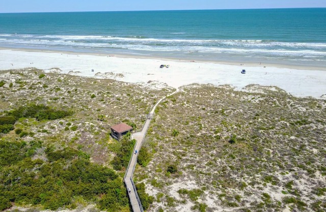 Hibiscus E204 Free Activities, Oceanfront, Wifi, 3 Pools