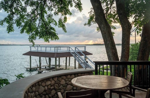 Hidden Bay Front W/Private Dock