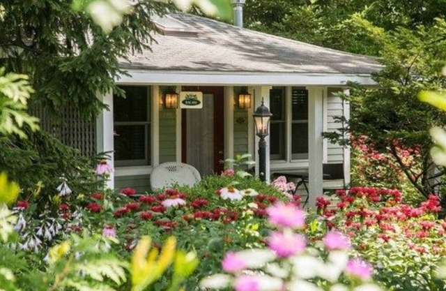 Hidden Garden Cottages & Suites