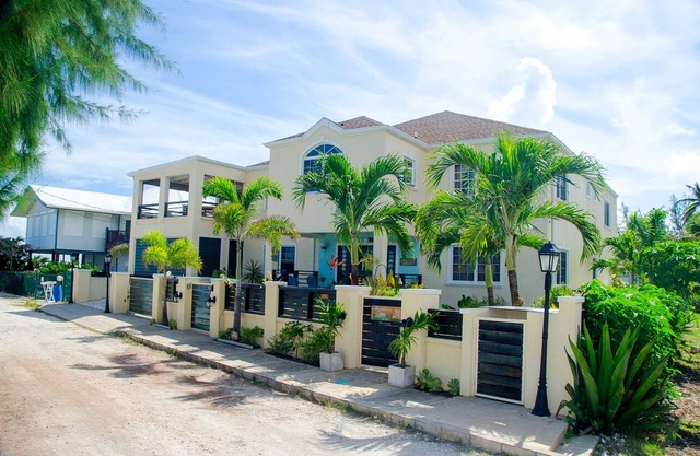 Hidden Gem - One of a Kind Villa with Ocean Views - close to Airport!