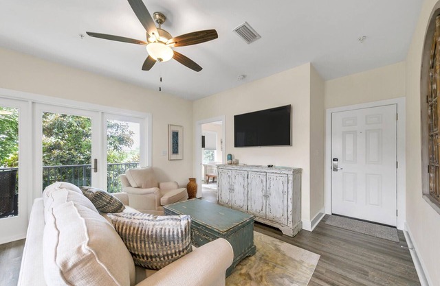 Hidden Lake Condos, walk to Gulf Place!