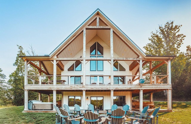 Hidden Meadows-Nature Trails,Wi-Fi,Hot Tub,Game Room, 20+ private acres