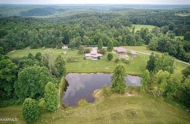 Hidden Paradise Farms – 4 Cabins & RV Sleeps 19 Perfect for Large Groups