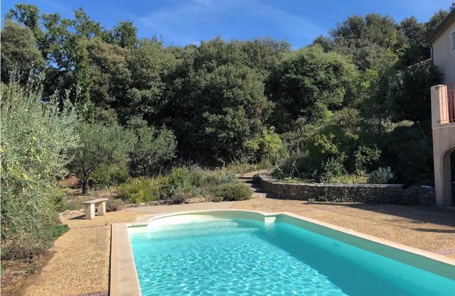 Hidden retreat: Villa with private pool, view and pets allowed