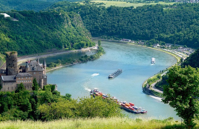 HIGH ABOVE THE HUGE RHEINTAL TOURISM!