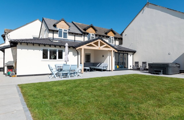 High Beach Instow - Three Bedroom House, Sleeps 6