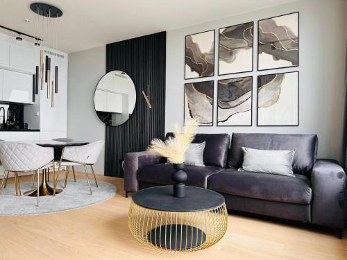 high-end apartment close to metro and uno-city with e-parking