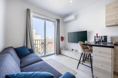 High floor family of 3 apartment - By Solea