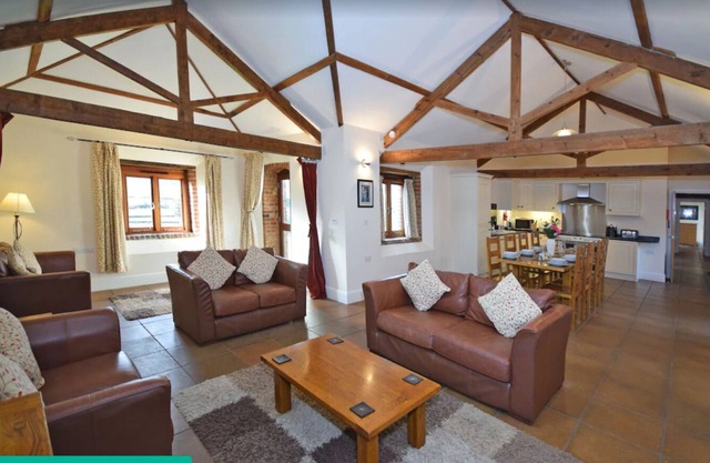 High Quality, Stunning Rural Views, AONB, Jurassic Coast, dog friendly,