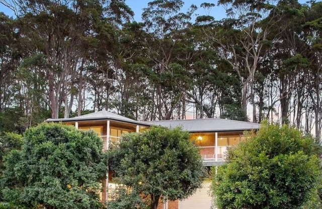 High Tide- Pert friendly home in Long Beach and 100m from the beach!