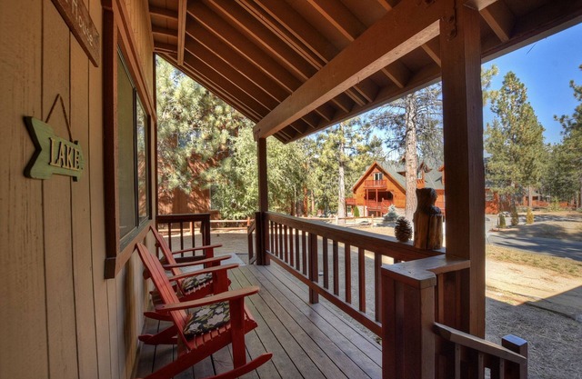 Highland House by Destination Big Bear : WiFi! HD Cable TV! Hot Tub! Fenced Yard! Propane BBQ!