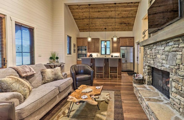 Hike, Fish and Relax Rural Craftsman in Glenville!