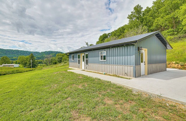 Hike, Fish & Relax: Kickapoo River Cabin!