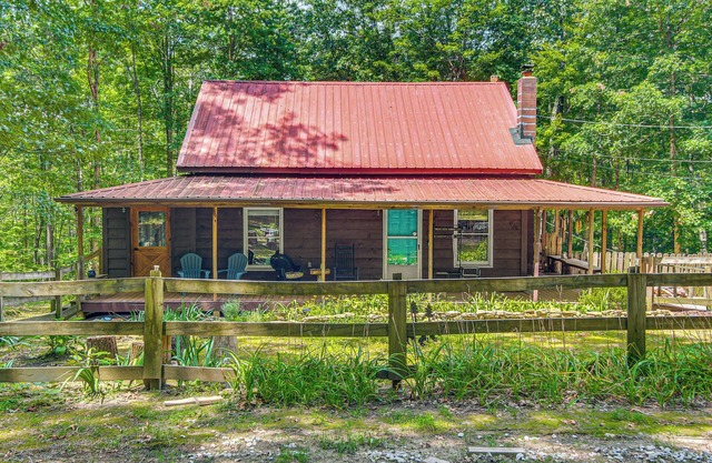 Hike, Ride & Unwind: Secluded Retreat in Jamestown