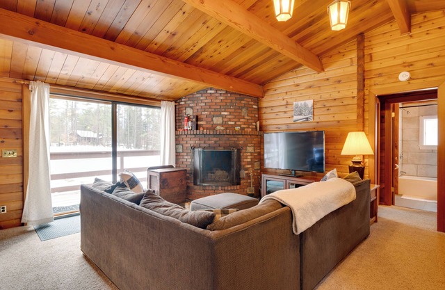 Hike & Ski: Cabin w/Fireplace in Franconia!