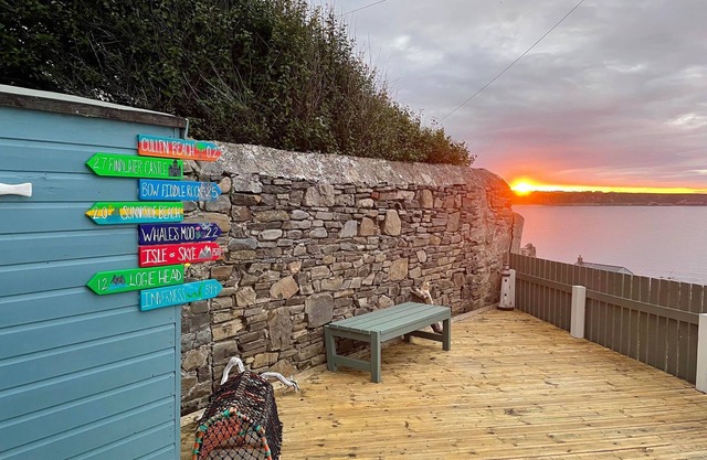 Hill Crest - cliff top cottage with stunning views of the bay.