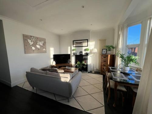 Hill Grove 2 Bedroom Apartment