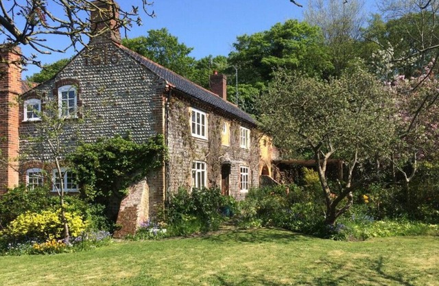 Hillside - Four Bedroom House, Sleeps 8