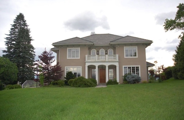 Hilltop View house. Stylish 4 bedroom luxury home with 360 degree views
