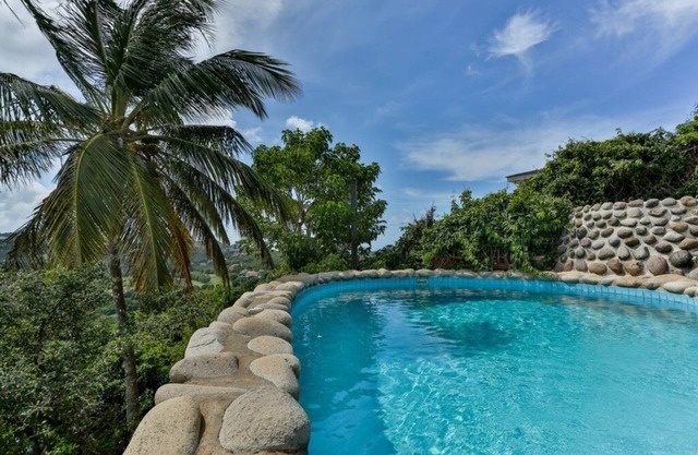 Hilltop Villa With Great Views Out To Sea - Villa Cadasse 3 Bedroom Villa by RedAwning