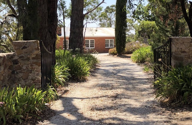 Hillyfields Farmhouse - Adelaide Hills
