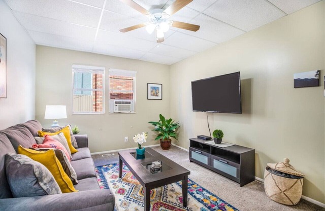 Historic Avenues Apt Downtown-25% Off Ski Rentals
