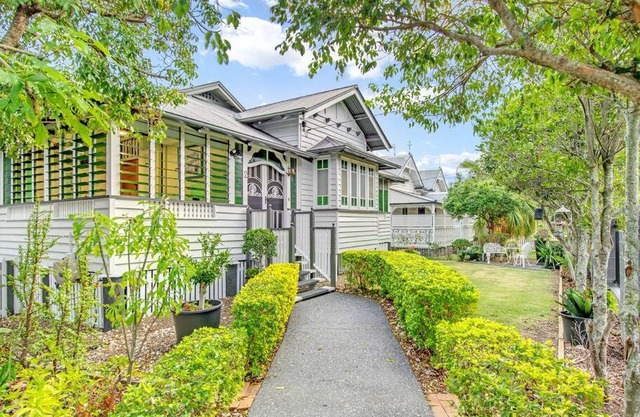Historic Character-filled Jade Cottage