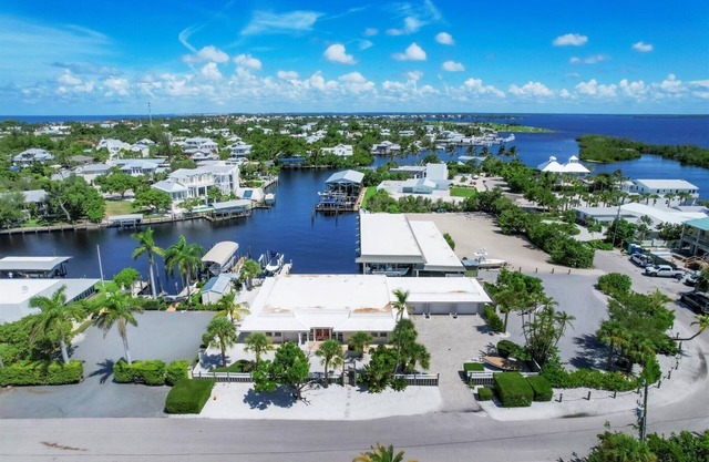 Historic District 161 Damficare: Spacious 3BR/4BA Home with Private Pool in Boca Grande, FL
