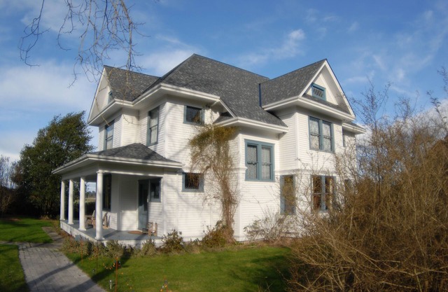 Historic Farm Home for Gatherings.