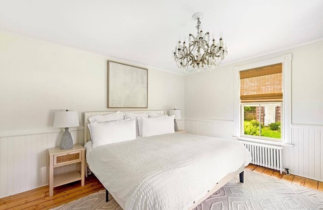 HISTORIC FARMHOUSE MINUTES TO VILLAGE IN WATERMILL 5BR, 3 BATH, HEATED POOL nn