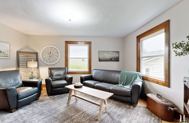 Historic farmhouse with WiFi, dog-friendly, close to rec trails
