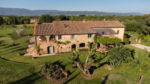 Historic Farmhouse With Loggia In Cortona