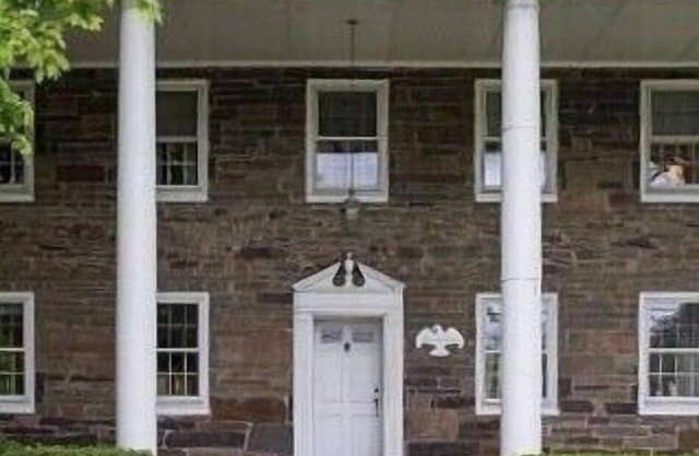 Historic home, serene patio, hiking; Minutes from Bedford Springs! Heated POOL!