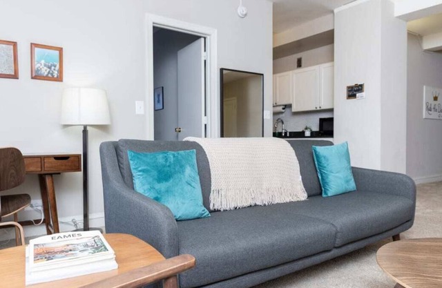Historic HP 2BR with Fast Transit to UChicago