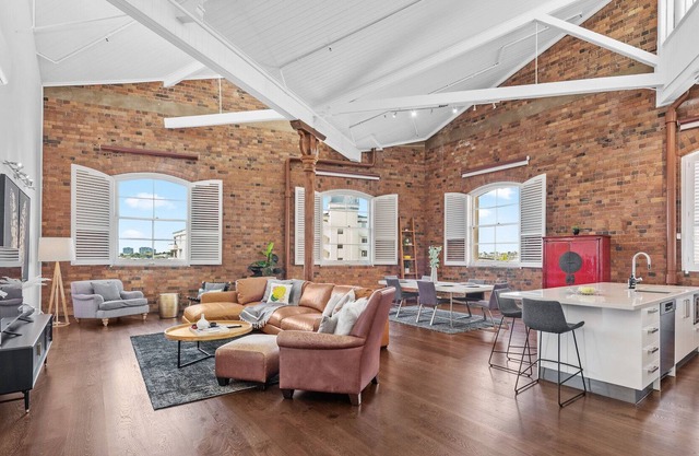 Historic Impressive & Enormous Woolstore~Teneriffe