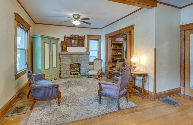 Historic Kansas City Home, 1 Mi to Kessler Park!