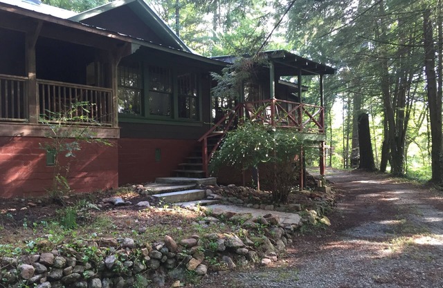Historic Lakemont Cabin Near Lake Rabun - 3 bdrm/2bath