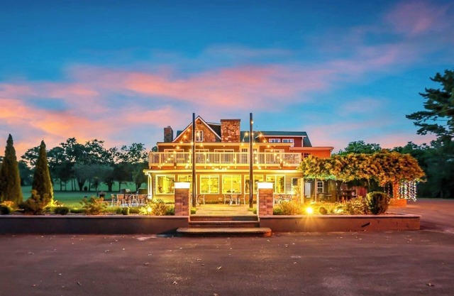 Historic Leon Russell estate: 13BR, 9BA, 24 BEDS