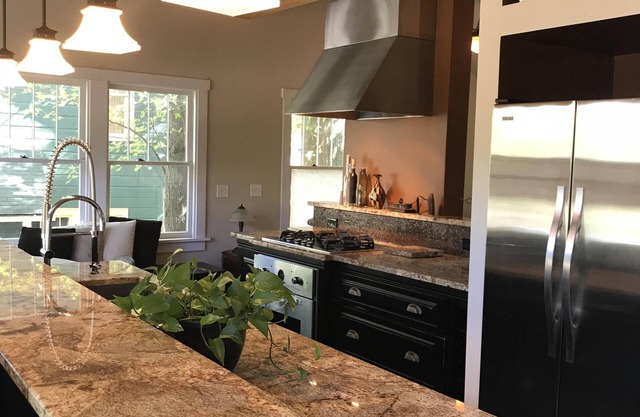 Historic Montford Urban Retreat Nestled in the Trees-Only 5 blocks to downtown!