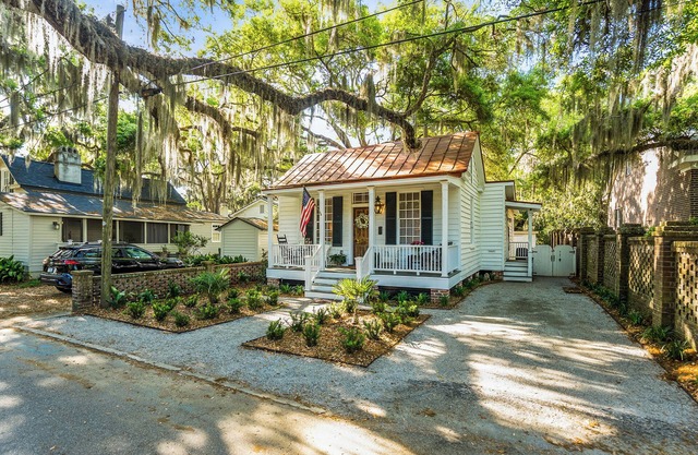 Historic Old Point Charmer: Walk to Waterfront!