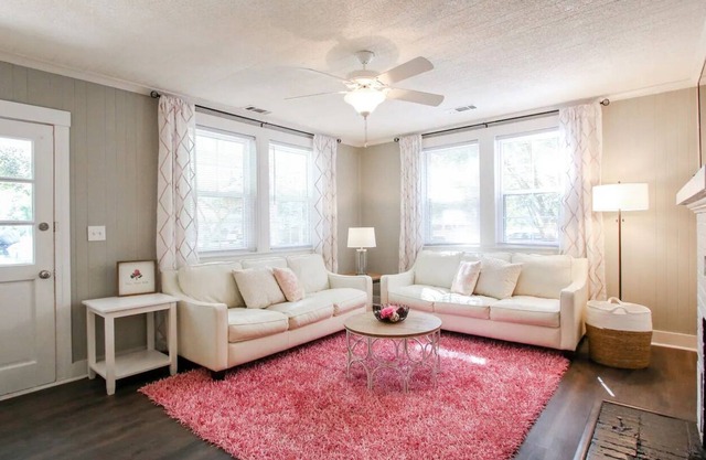 Historic Pink Door Cottage near Savannah + Pets