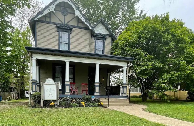 Historic Shelbyville, perfect location to enjoy Derby or the Bourbon Trail