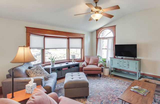 Historic St Paul Home Between Twin Cities!