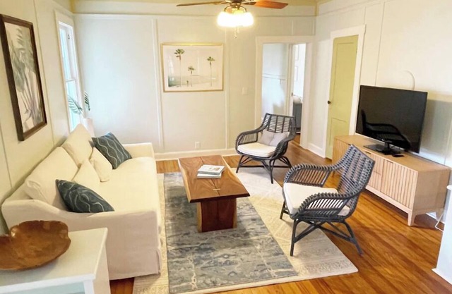 Historic Stylish Gem. Walk to Water & Downtown! 7 mins to Beach.