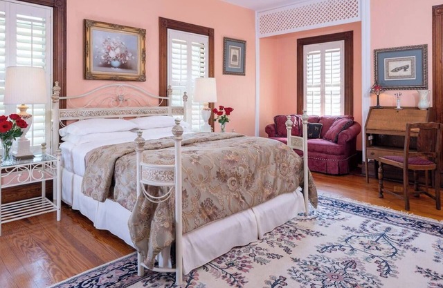 Historic Suite w/Private Bathroom-Engadine Inn and Cabins "Breakfast Included"