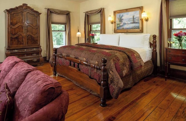 Historic Suite w/Private Bathroom-Engadine Inn and Cabins "Breakfast Included"