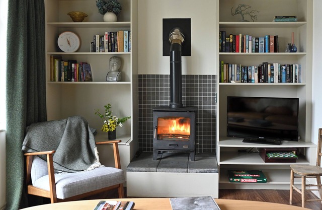 Historic Townhouse in Clifden with courtyard+ balcony overlookingnClifden Bay