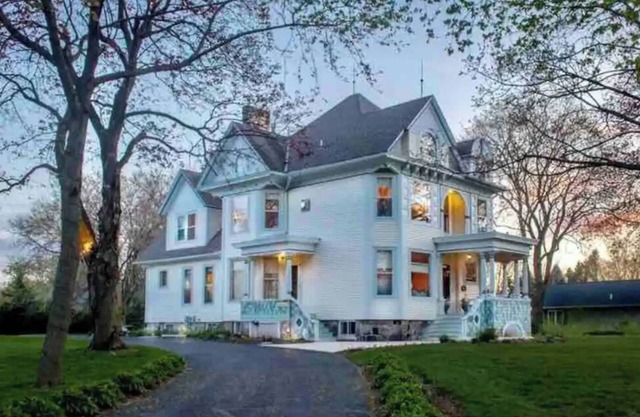 Historic, Vintage, Classy, 11 bed, 5+ bath!