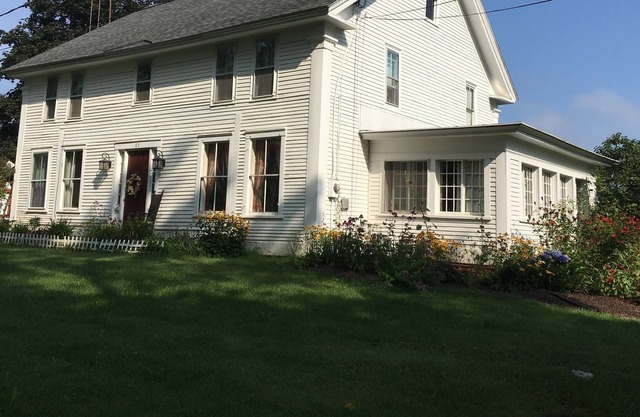 Historic Windswept FarmStay In Central NH